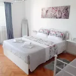Апартаменты Sara Подстрана