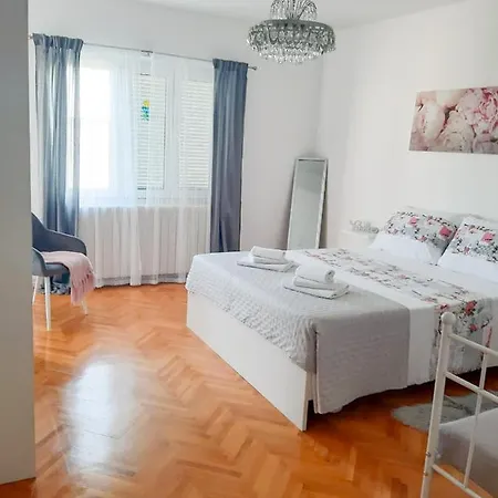 Apartment Sara Podstrana