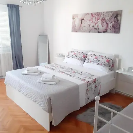 Apartment Sara Podstrana