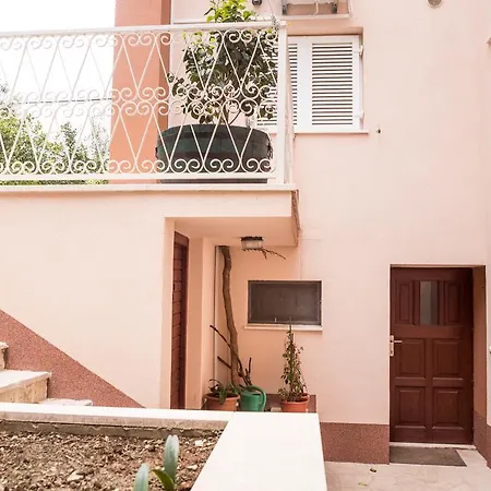 Apartment Sara Podstrana