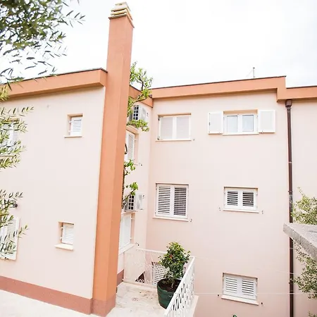 Sara * Подстрана